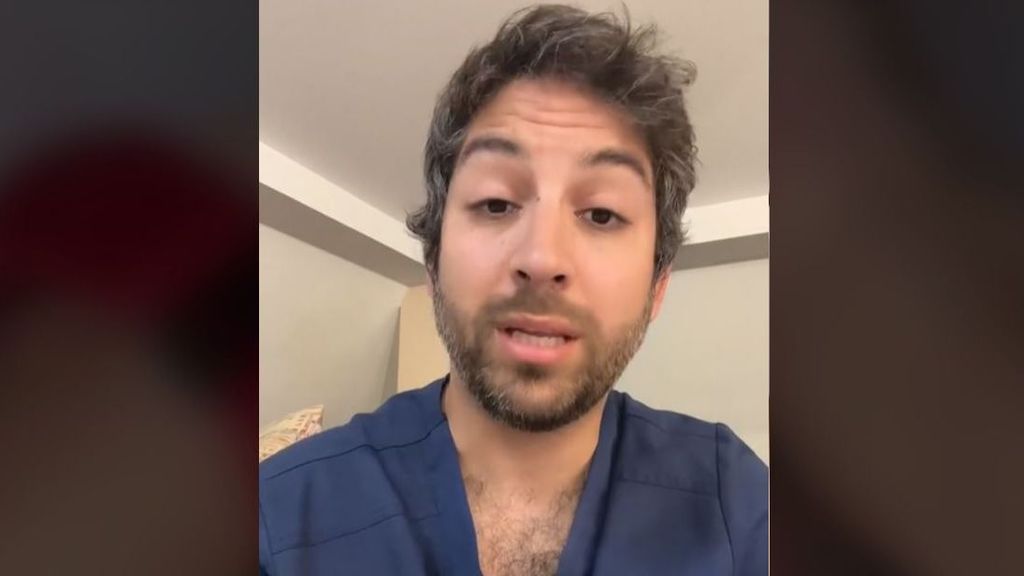 La ducha, ¿con o sin esponja?: el farmacéutico más famoso de TikTok nos lo aclara