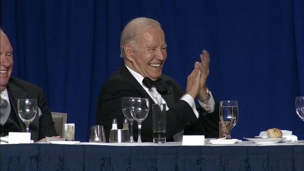 Roy Wood Jr. desata las risas de Biden en la cena de corresponsales en Washington