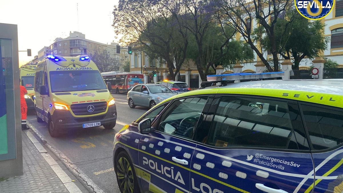 Servicios sanitarios y Policía Local de Sevilla.