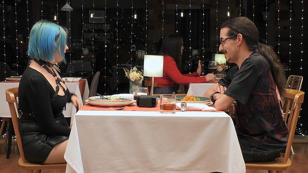 Carlos, un soltero sexualmente experimentado en ‘First Dates’: “Sé dónde está el punto G y tenéis que probarlo”