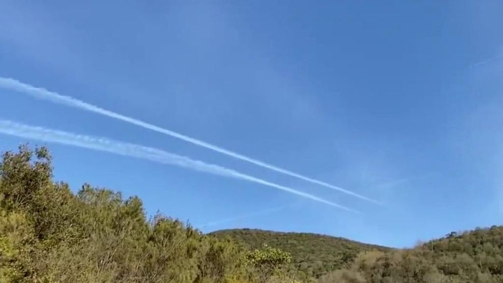 La conspiración de las estelas de los aviones llega al Congreso: ¿nos fumigan con productos químicos?
