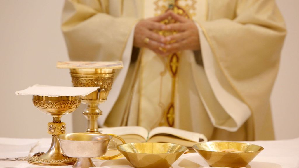 Imagen de archivo de un sacerdote