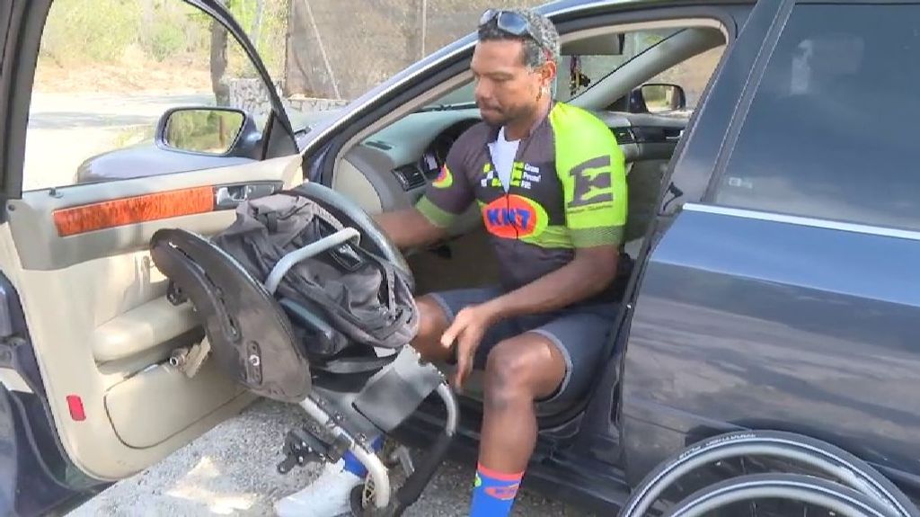 El ciclista amateur Lester Fernández quiere ser, con un 81% de discapacidad, 'finisher' de la Titan Desert Marruecos 2023