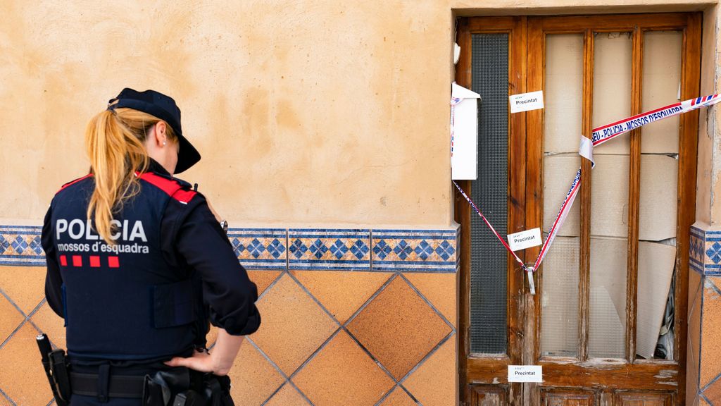 Los Mossos d'Esquadra registran el domicilio del presunto autor de la muerte de un joven de 15 años en Sant Hipòlit de Voltregà