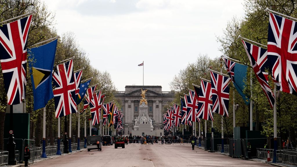 Detienen a un hombre por lanzar cartuchos de escopeta al Palacio de Buckingham