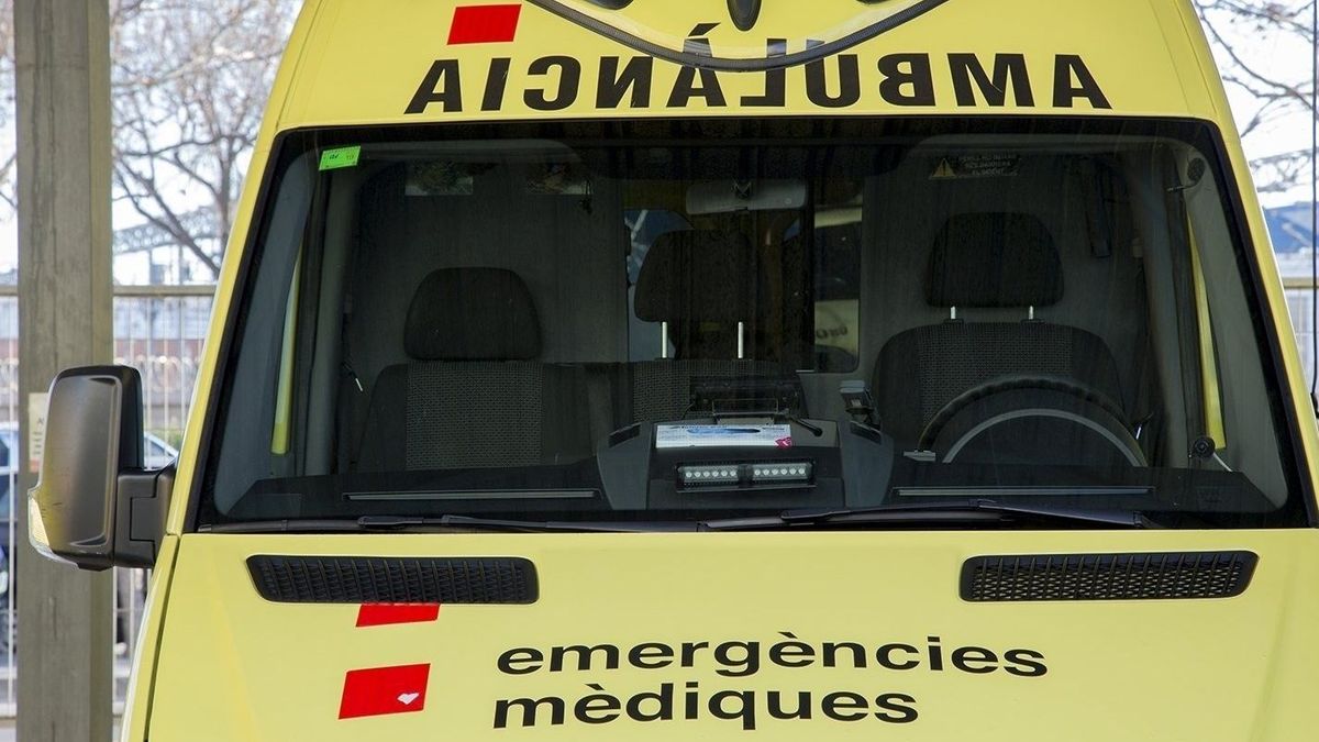 Varias ambulancias del Sistema d'Emergències Mèdiques (SEM) se han desplazado hasta el lugar donde ha muerto atropellado un hombre