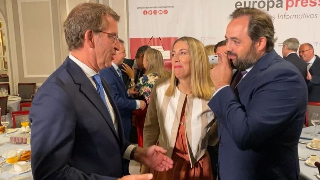 El presidente del PP, Alberto Núñez Feijóo, junto a sus candidatos en Castilla-La Mancha y Extremadura, Paco Núñez y María Guardiola