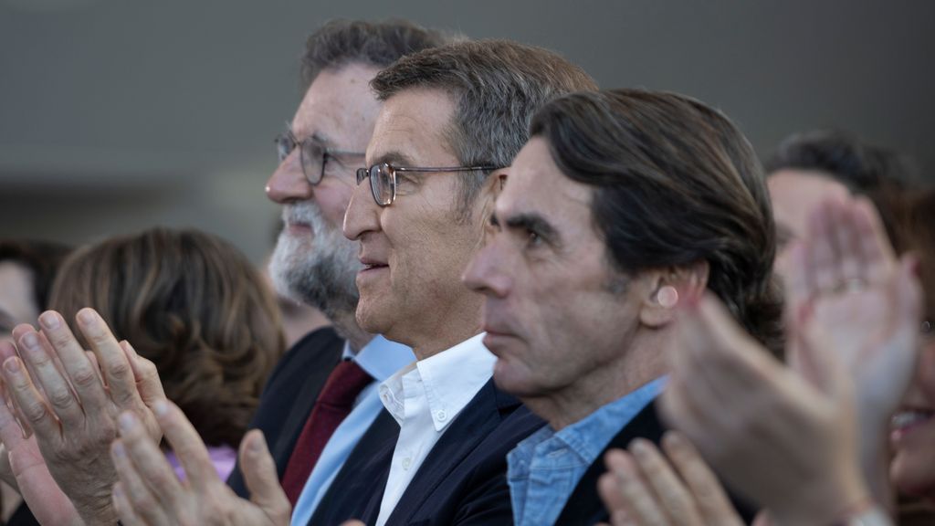 Feijóo entre Aznar y Rajoy en Valencia tras la reconciliación de los expresidentes