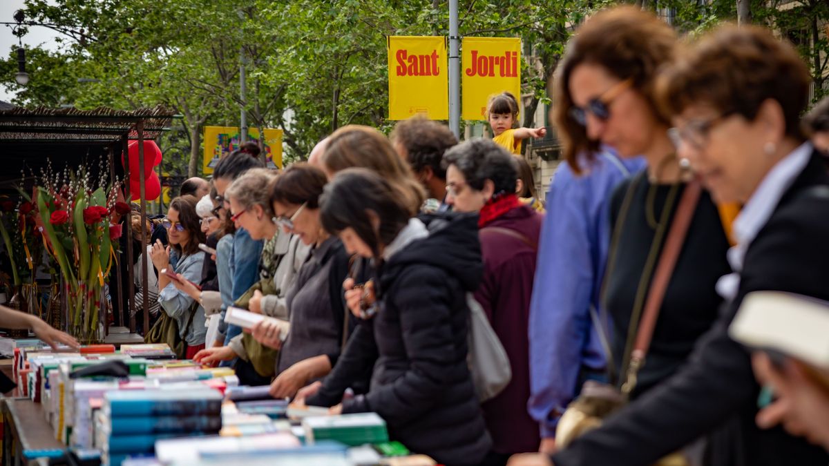 Imagen de la venta de libros el día de Sant Jordi en Barcelona Imagen de la venta de libros el día de Sant Jordi en Barcelona