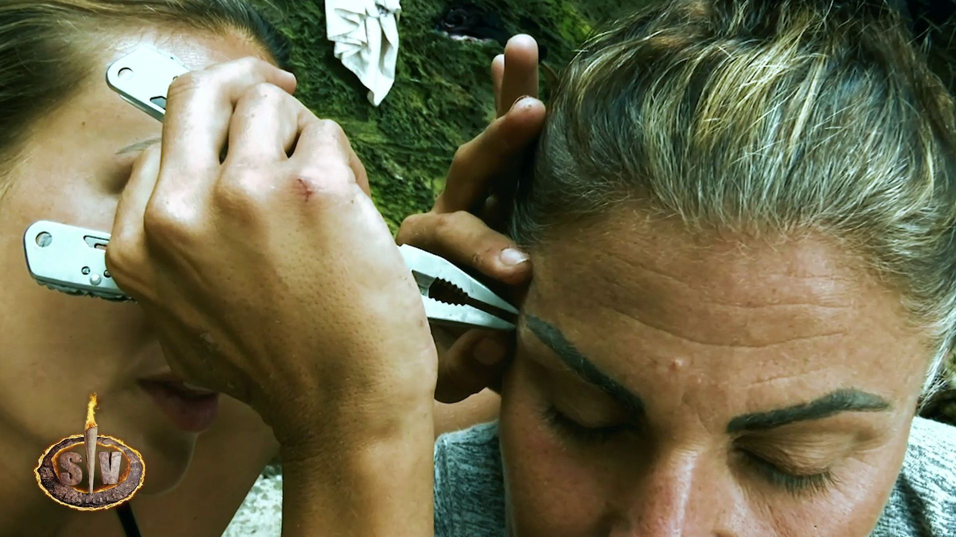 Multiusos para depilarse las cejas.
