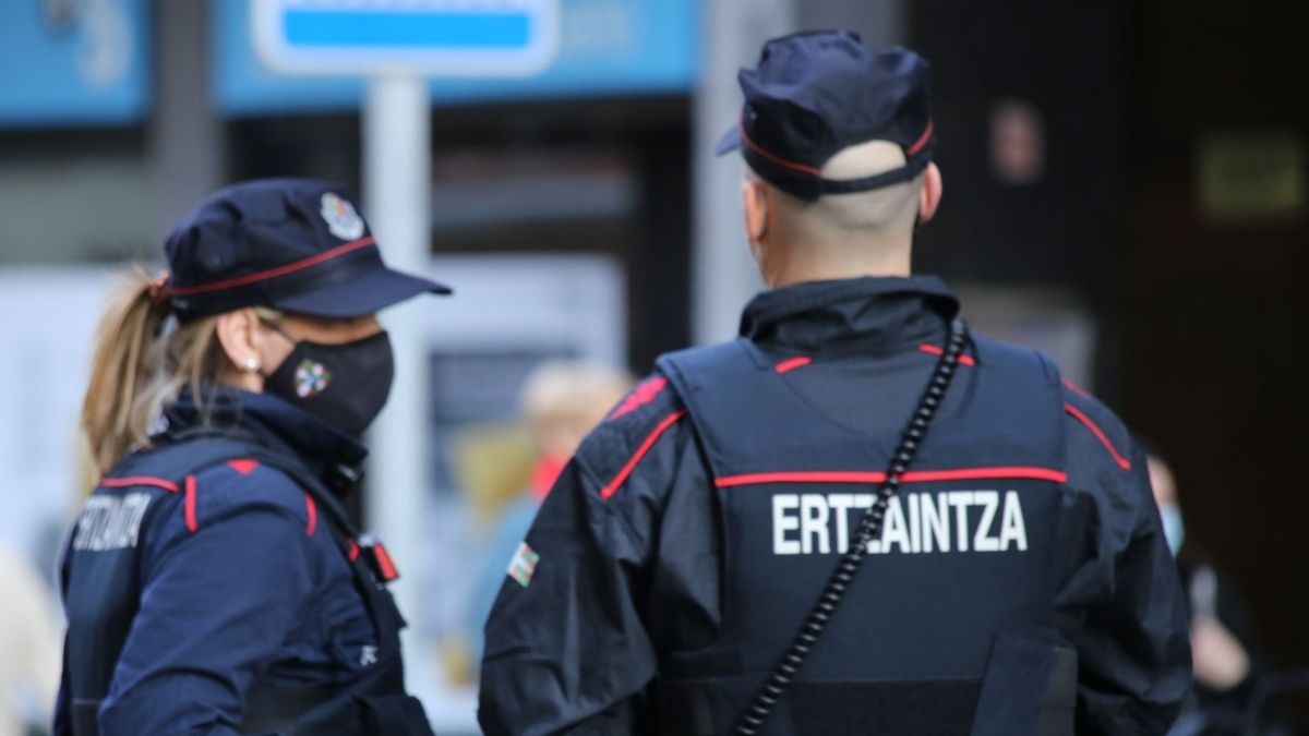 Patrulla de la Ertzaintza Patrulla de la Ertzaintza