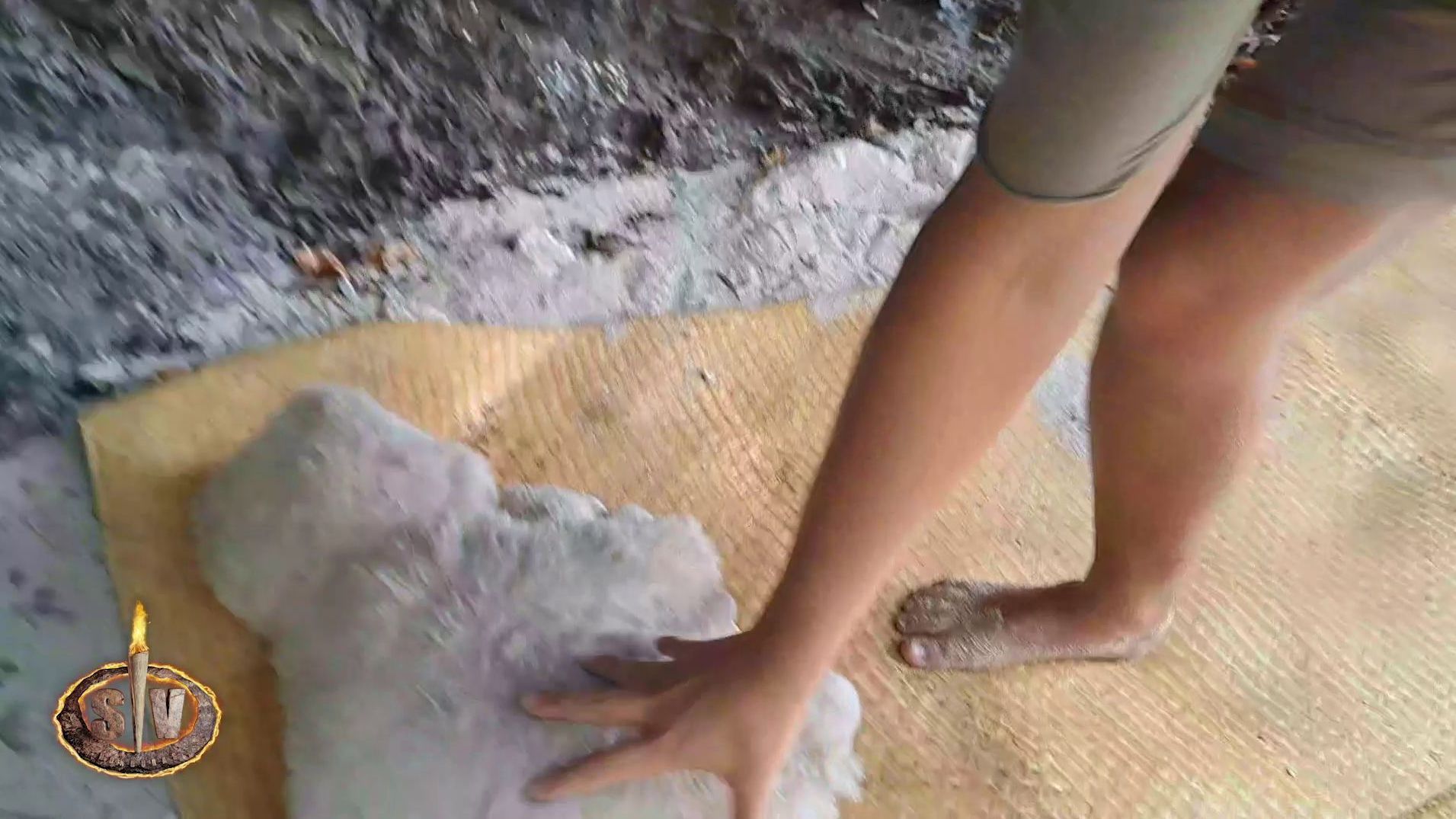 Un peluche se puede usar de almohada.