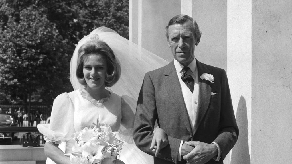 Camilla, blanca y radiante, el día de su boda con Andrew