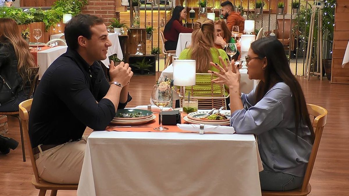 Samantha conquista a su cita en ‘First Dates’ con su plan de domingo: “Pedir una pizza y ver el fútbol”