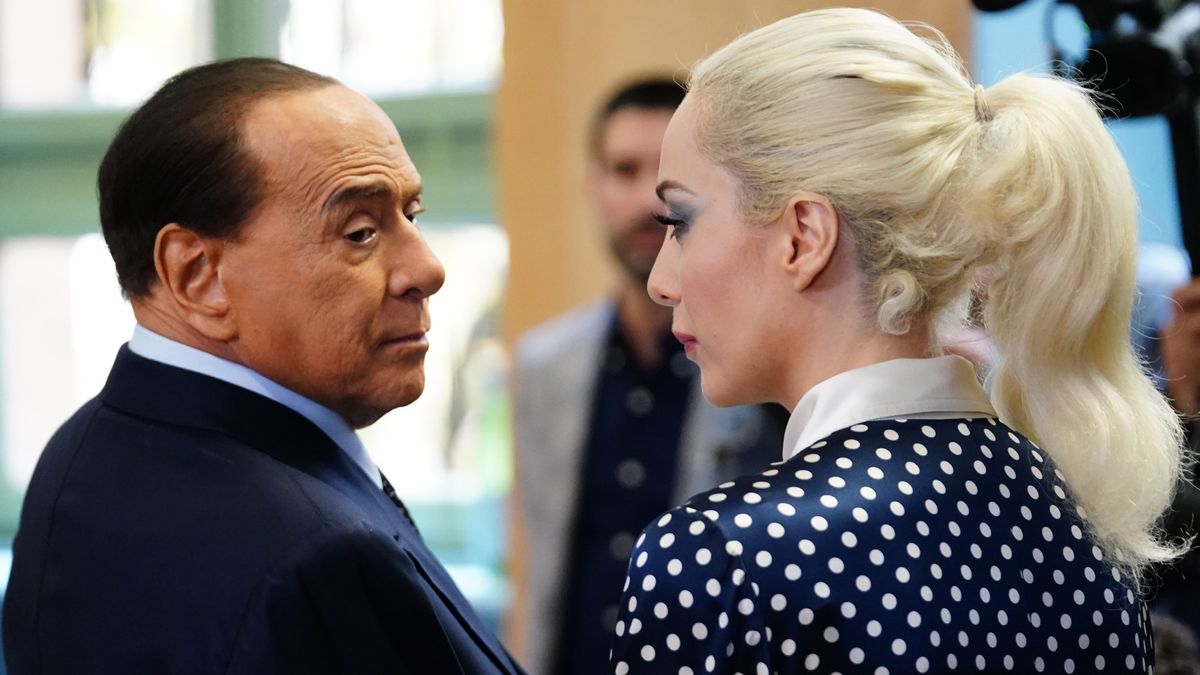 Silvio Berlusconi y su pareja, al parlamentaria de Forza Italia, Marta Fascina.