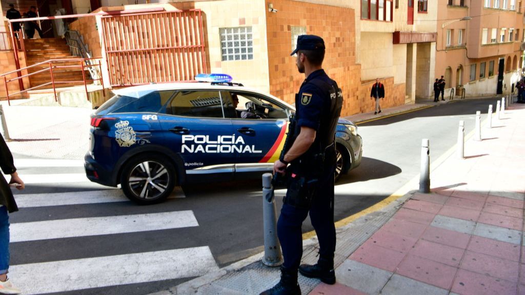Detienen a cuatro jóvenes en Málaga por romperle la nariz a otro y subirlo a redes
