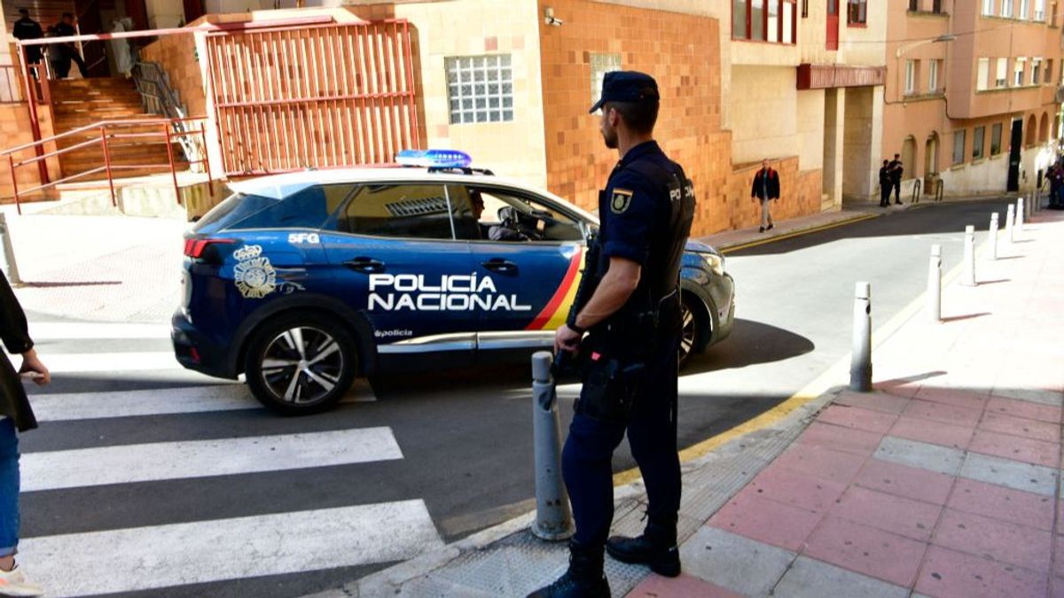 Detienen a cuatro jóvenes en Málaga por romperle la nariz a otro y subirlo a redes
