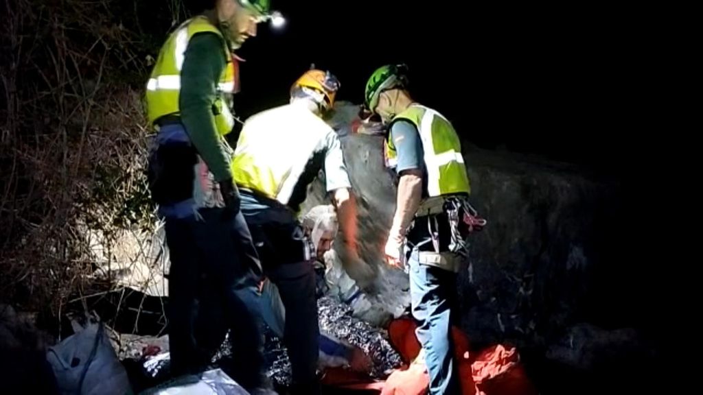 El complicado rescate de un joven que pasó dos días en un barranco de Los Cahorros, en Monachil, tras caer 30 metros