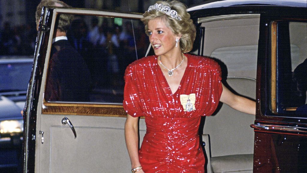 La princesa Diana con un diseño de Bruce Oldfield