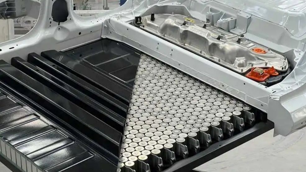 LAS CELDAS DEL CONJUNTO DE LA BATERÍA VAN FIJADAS A LA ESTRUCTURA FOTO TESLA