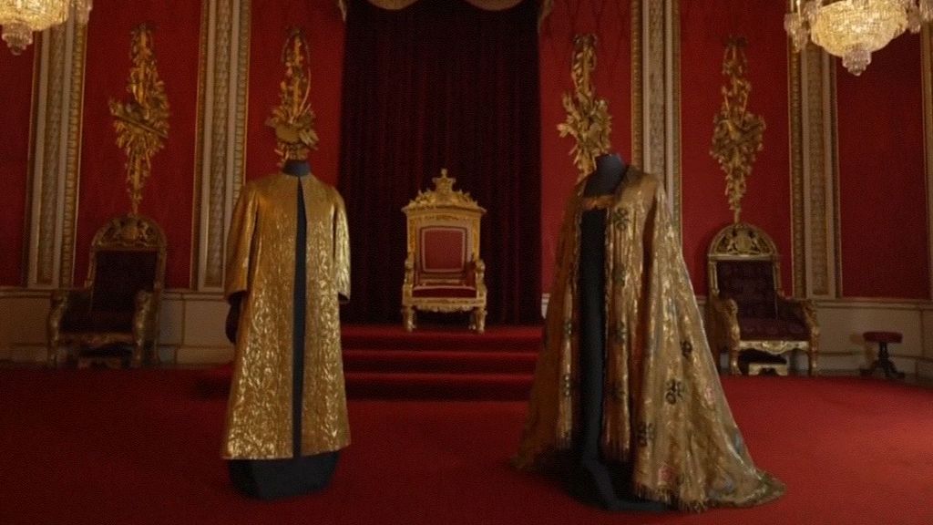 Coronación de Carlos III: así es la supertúnica real