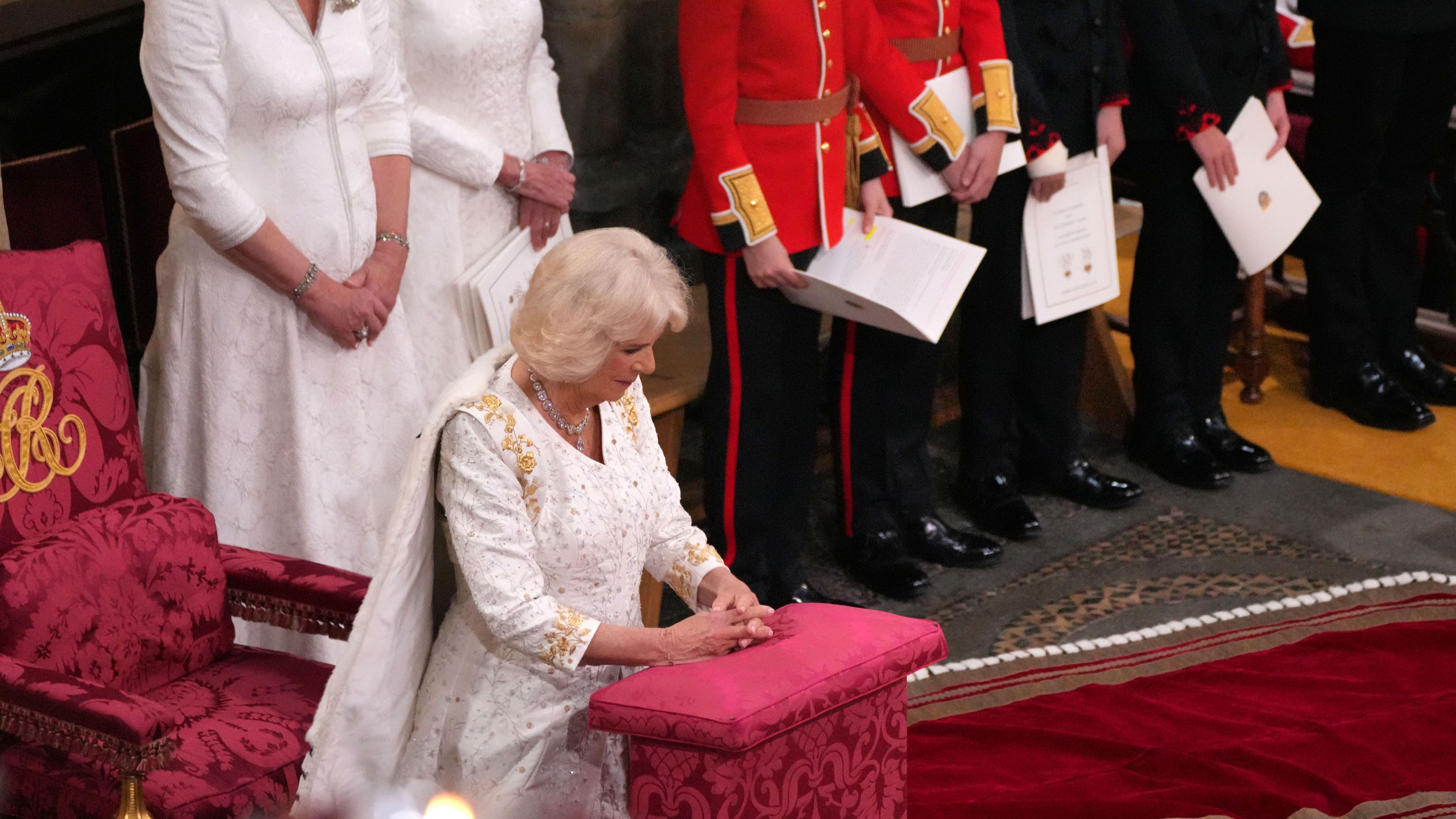 Camila en su coronación como reina de Inglaterra