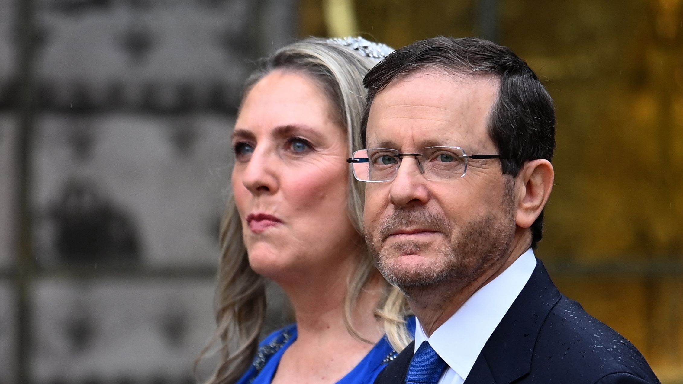 El presidente de Israel, Isaac Herzog, y su mujer, Michal Herzog, llegan para la coronación del rey Carlos III de Gran Bretaña