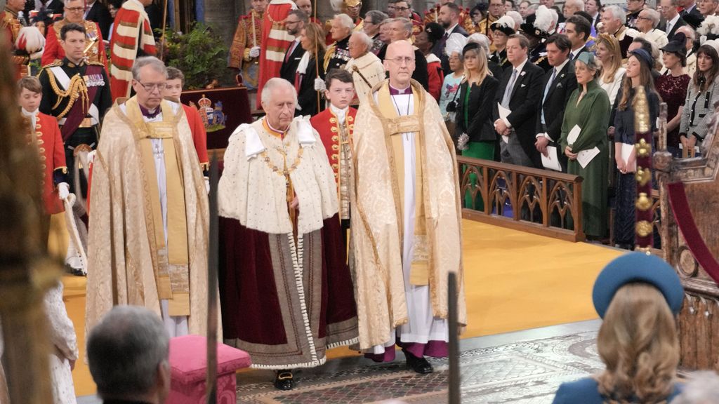 El rey de Inglaterra, durante la coronación