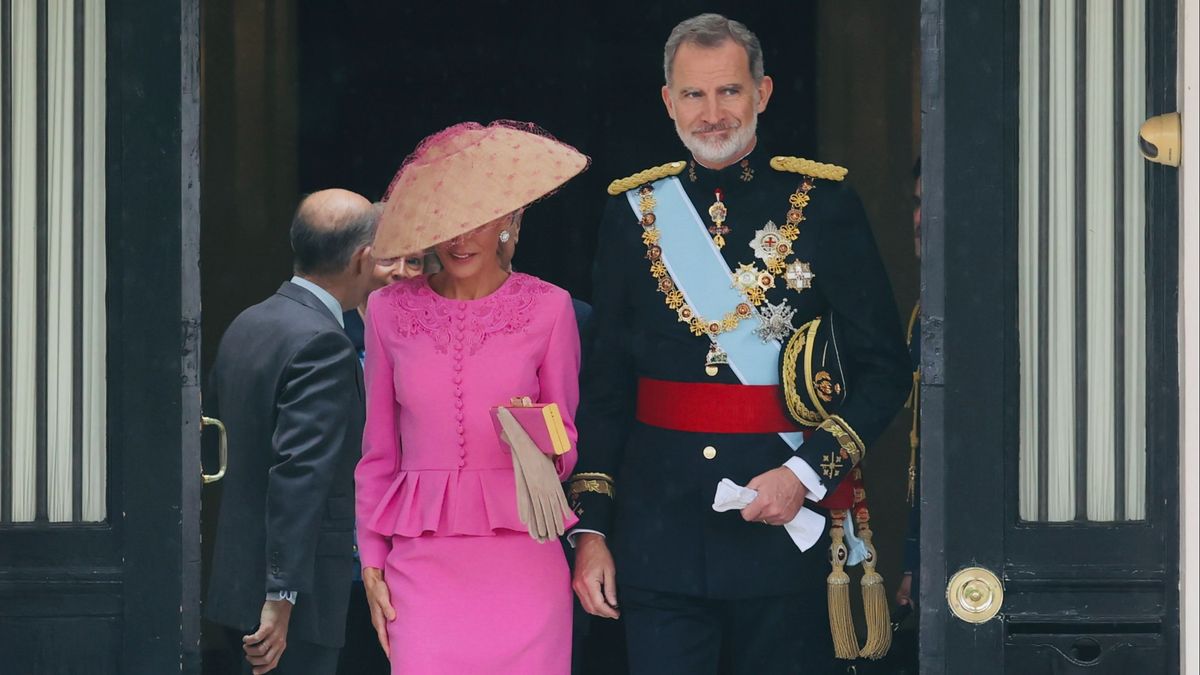 El tocado de la reina Letizia en la coronación de Carlos III llena Internet de memes