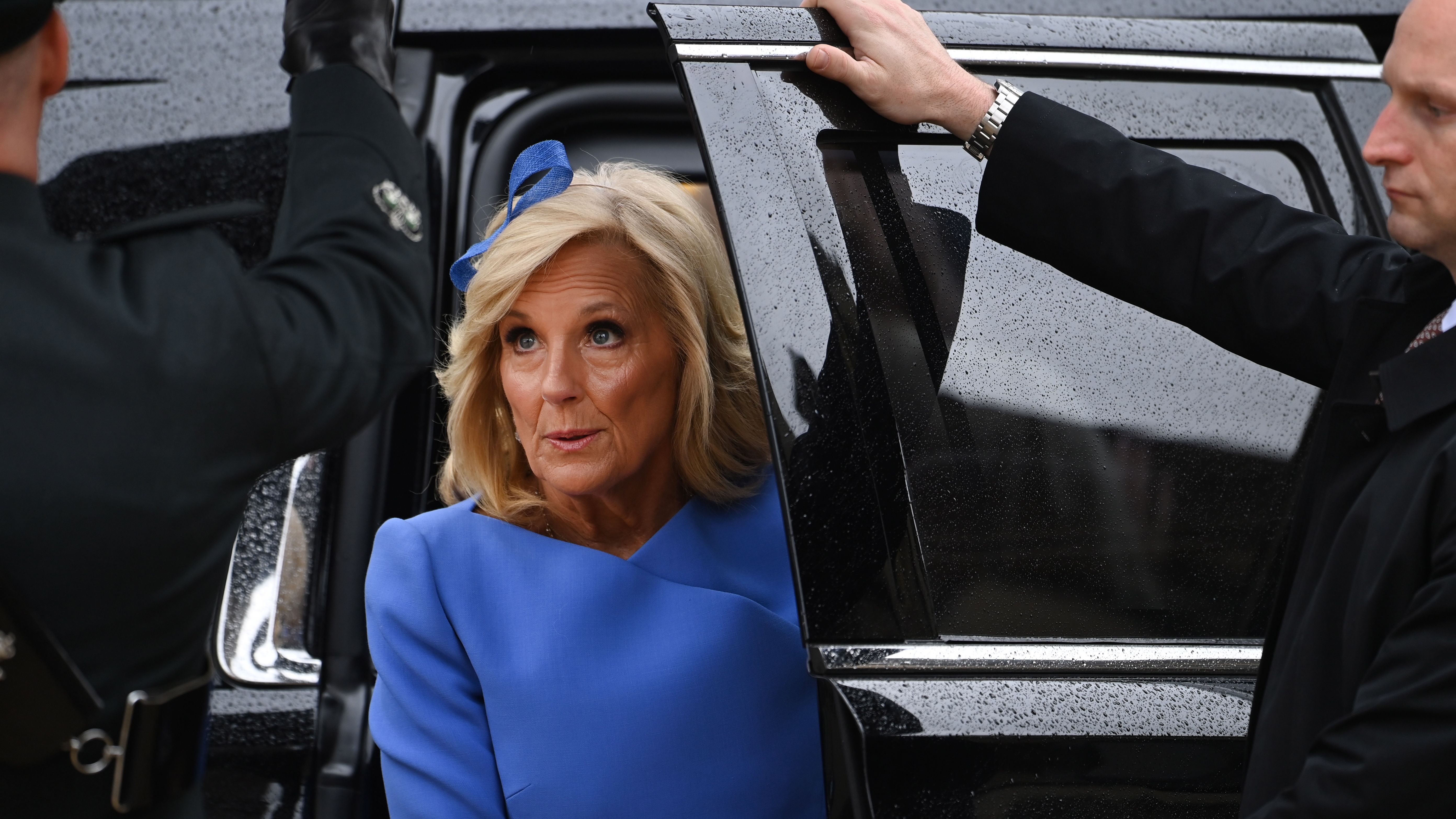 Jill Biden, la Primera Dama de los Estados Unidos de América, llega para la coronación del rey Carlos III y la reina Camila de Gran Bretaña