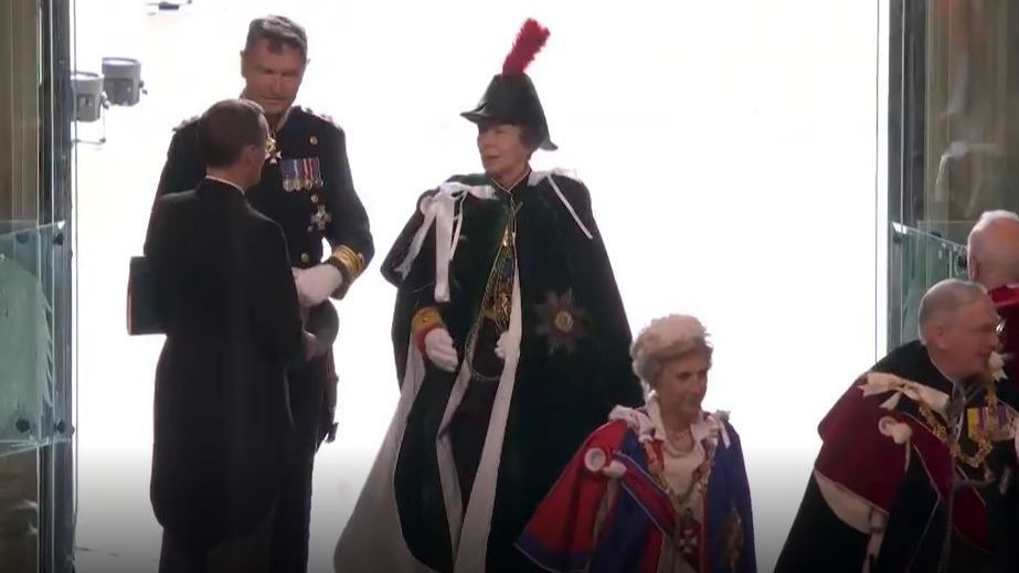 La familia real británica llega a la Abadía de Westminster