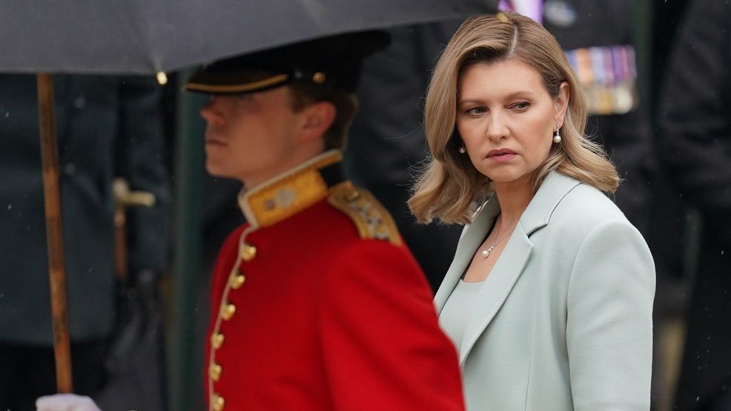 Olena Zelenska, primera dama de Ucrania, ha asistido a la coronación de Carlos III sin su marido, que ha permanecido en el país mientras sigue la invasión rusa