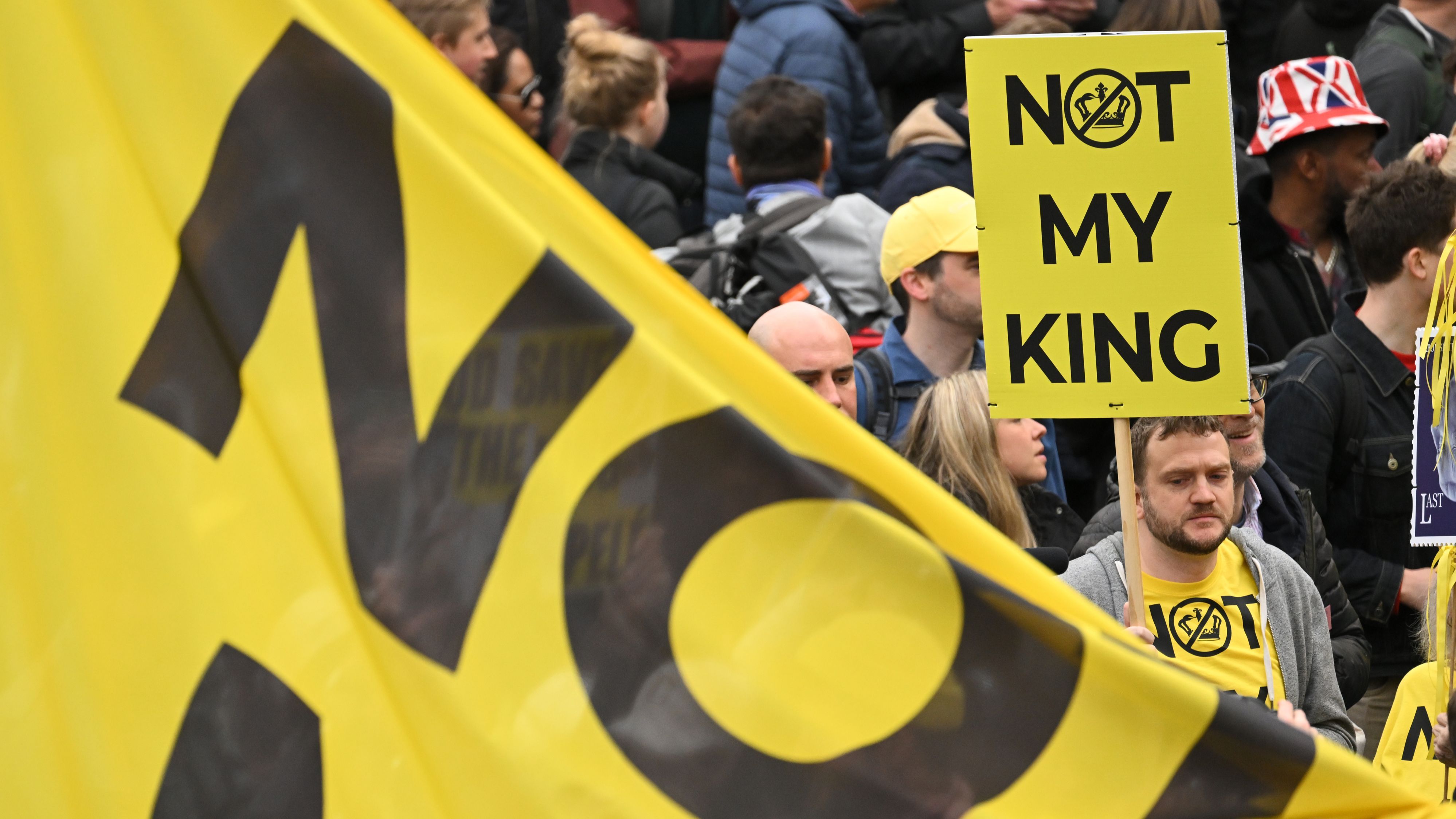 Protesta en Trafalgar Square horas antes de la coronación de Carlos III