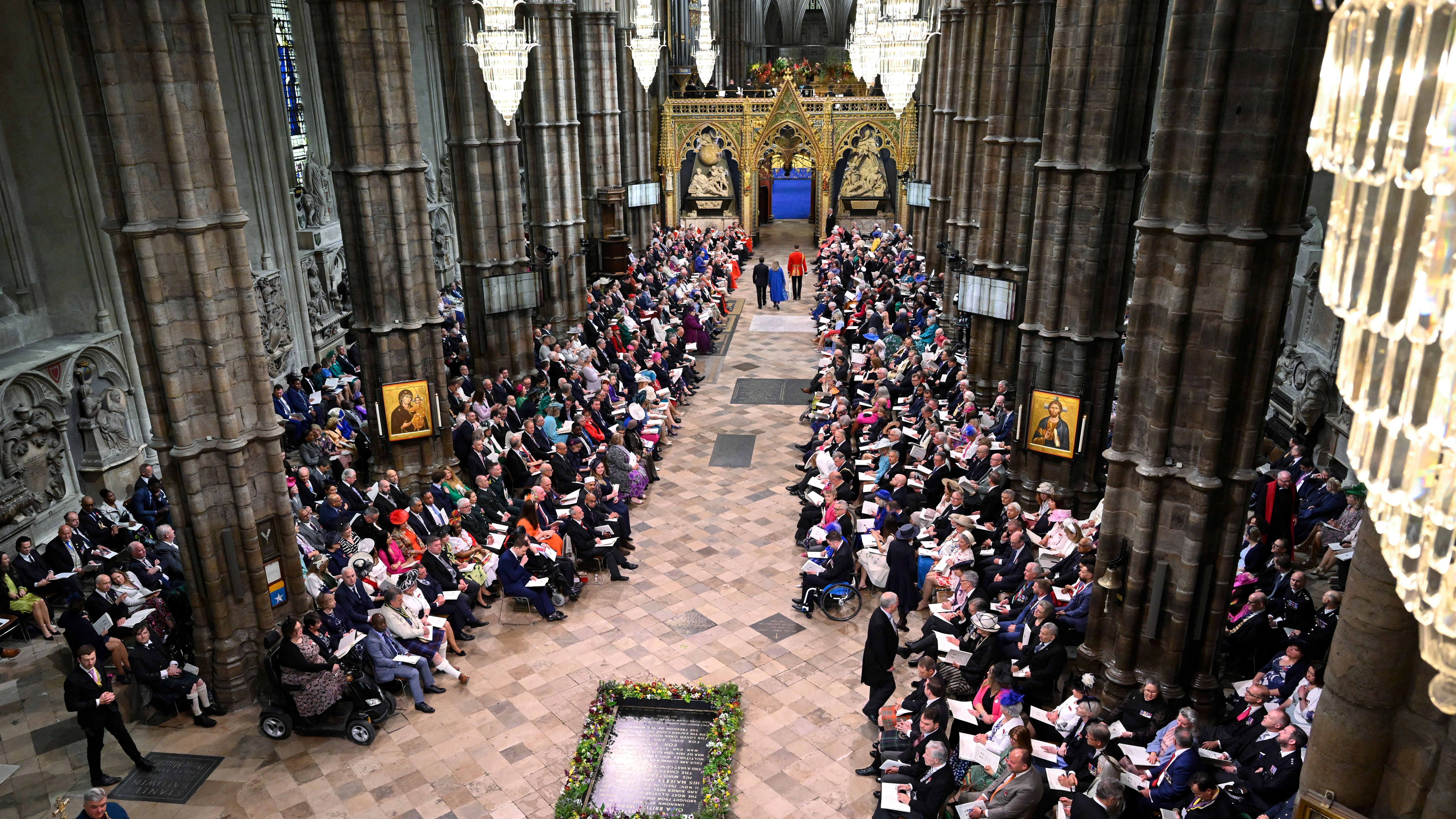 Todo preparado en la abadía de Westminster para la ceremonia de coronación de Carlos III