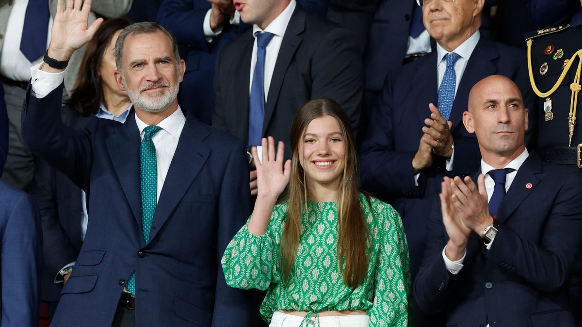 La Infanta Sofía se estrena en la Copa del Rey y su atuendo se vuelve viral: "¿Un guiño?"