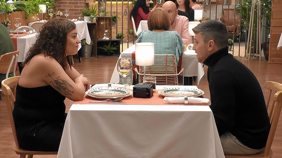 David siente que conoce a su cita de ‘First Dates’ de una noche de fiesta: “Te he invitado a un chupito”