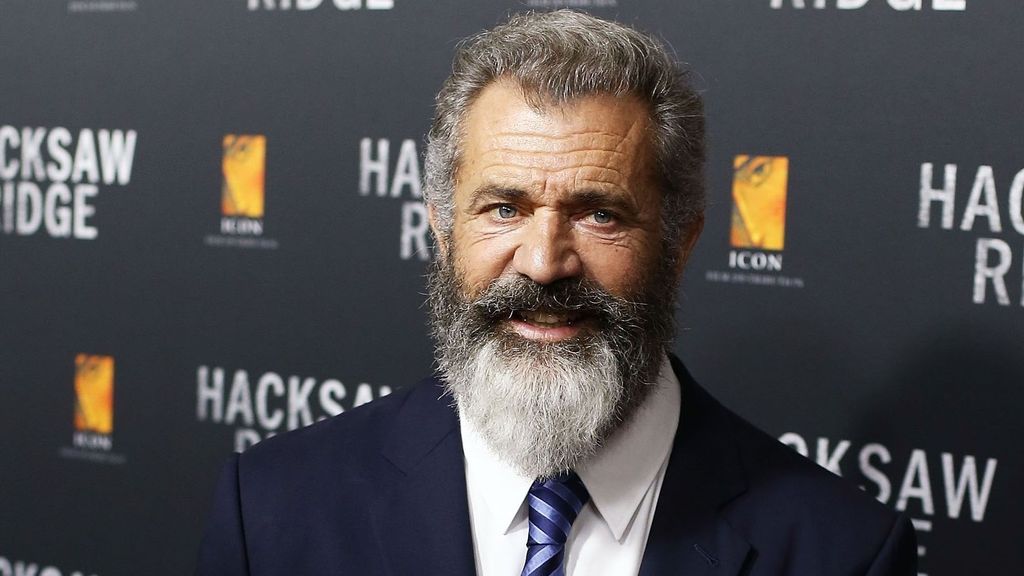 SYDNEY, AUSTRALIA - OCTOBER 16:  Mel Gibson arrives ahead of the Australian premiere of Hacksaw Ridge at State Theatre on October 16, 2016 in Sydney, Australia.  (Photo by Brendon Thorne/Getty Images)