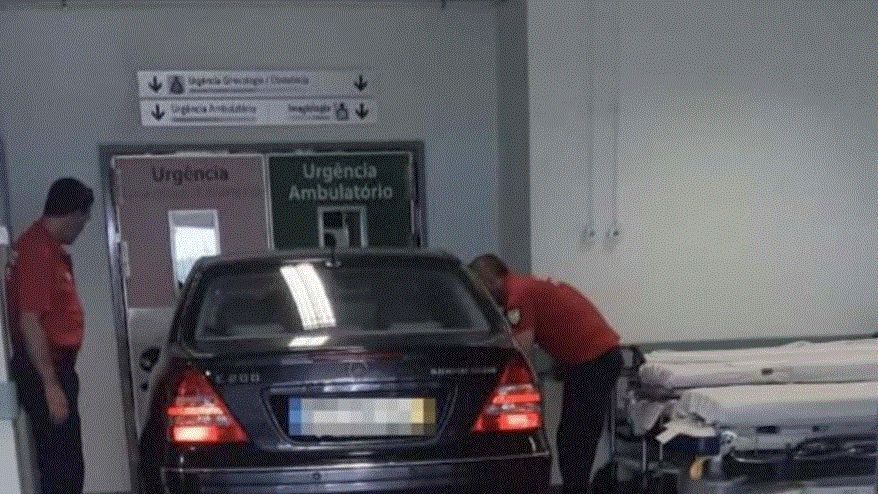 Ele invade o pronto-socorro em Portugal com seu carro para ser atendido