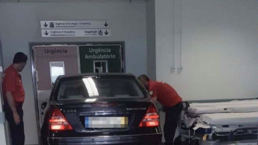 Ele invade o pronto-socorro em Portugal com seu carro para buscar atendimento