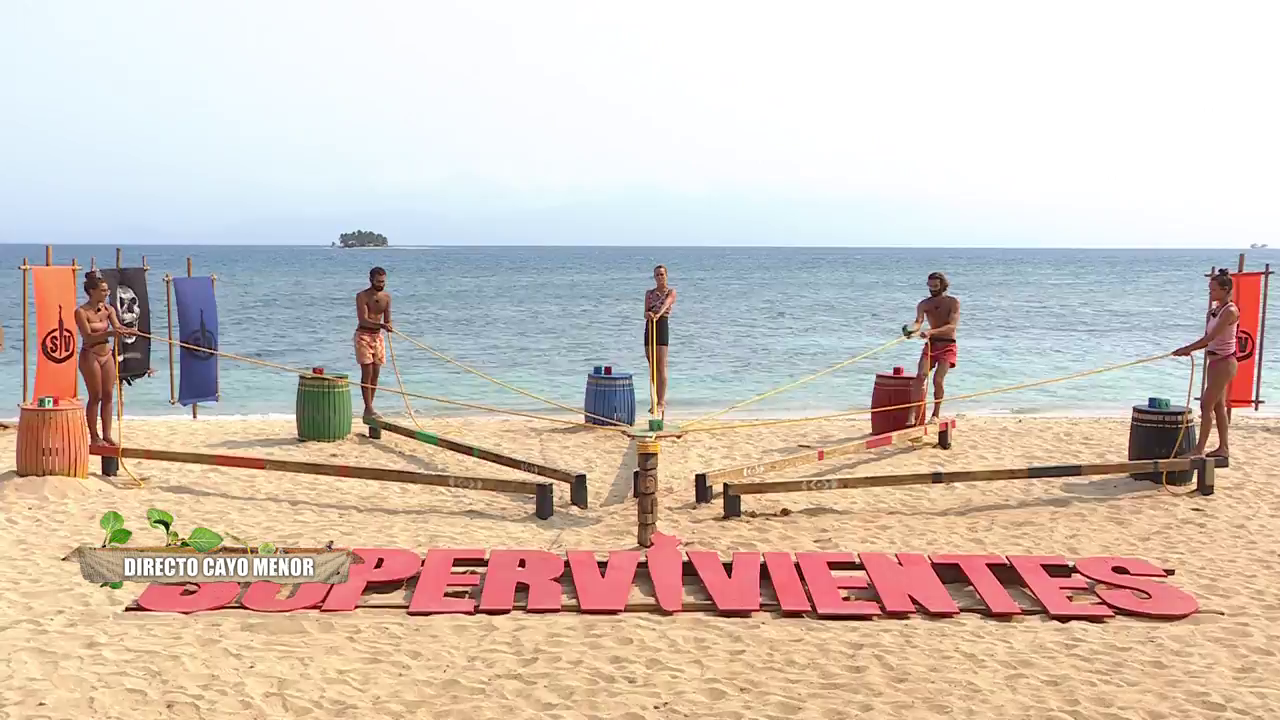 El juego por el lujo de Artùr, Manuel, Alma, Adara y Raquel Arias