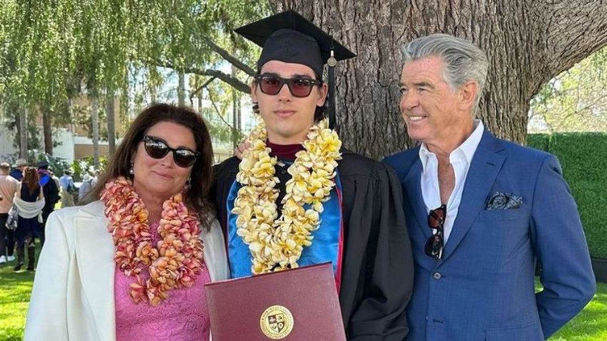 Graduación hijo de Pierce Brosnan