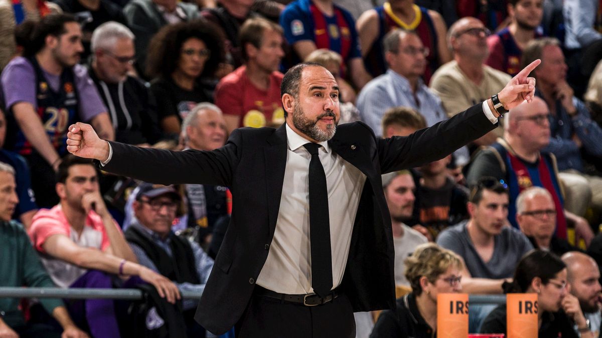 Imagen del entrenador del Real Madrid Chus Mateo Imagen del entrenador del Real Madrid Chus Mateo