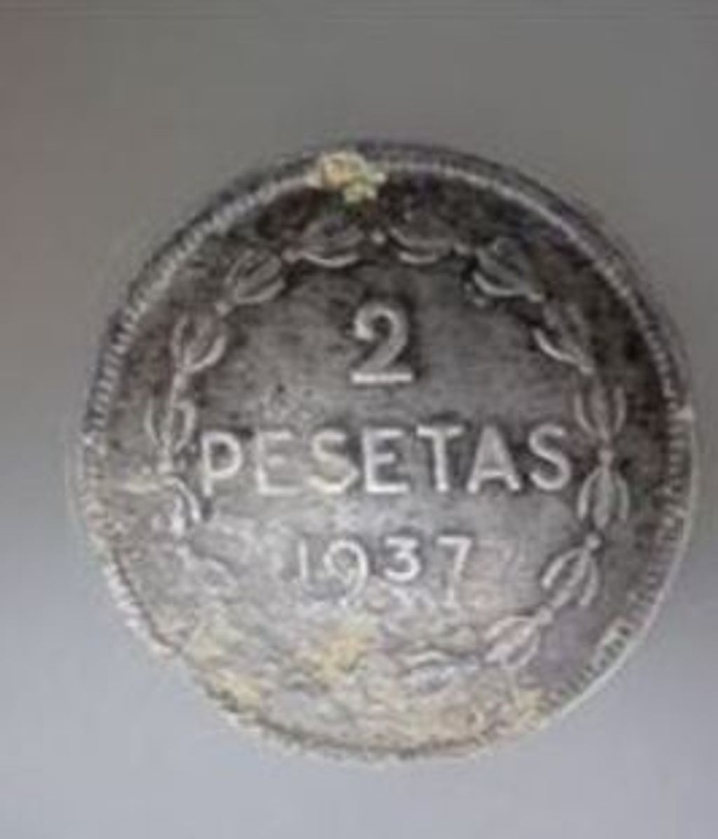 Monedas encontradas en la fosa común de Amorebieta