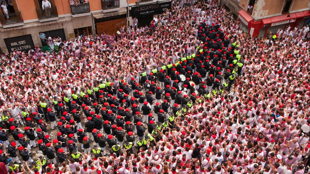 El ocio en Navarra representado en fiestas como los Encierros, globalmente reconocibles.