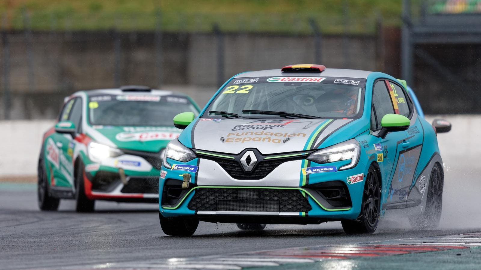 La piloto sorda alicantina Lydia Sempere busca patrocinadores para llegar al pódium: “Mi potencial se queda limitado”