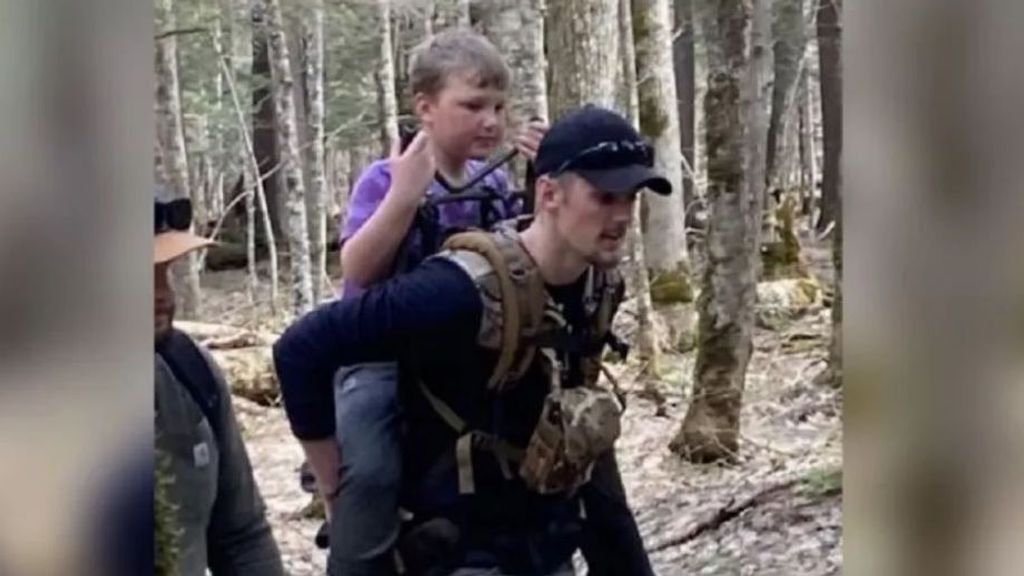 Un niño de 8 años sobrevive solo en un bosque de Michigan con temperaturas muy bajas