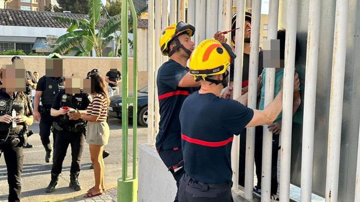 Los bomberos consiguieron liberar al niño Los bomberos consiguieron liberar al niño