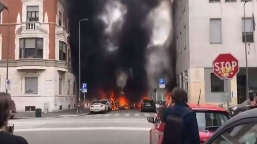 Un camión con bombonas de oxígeno provoca una potente explosión en el centro de Milán