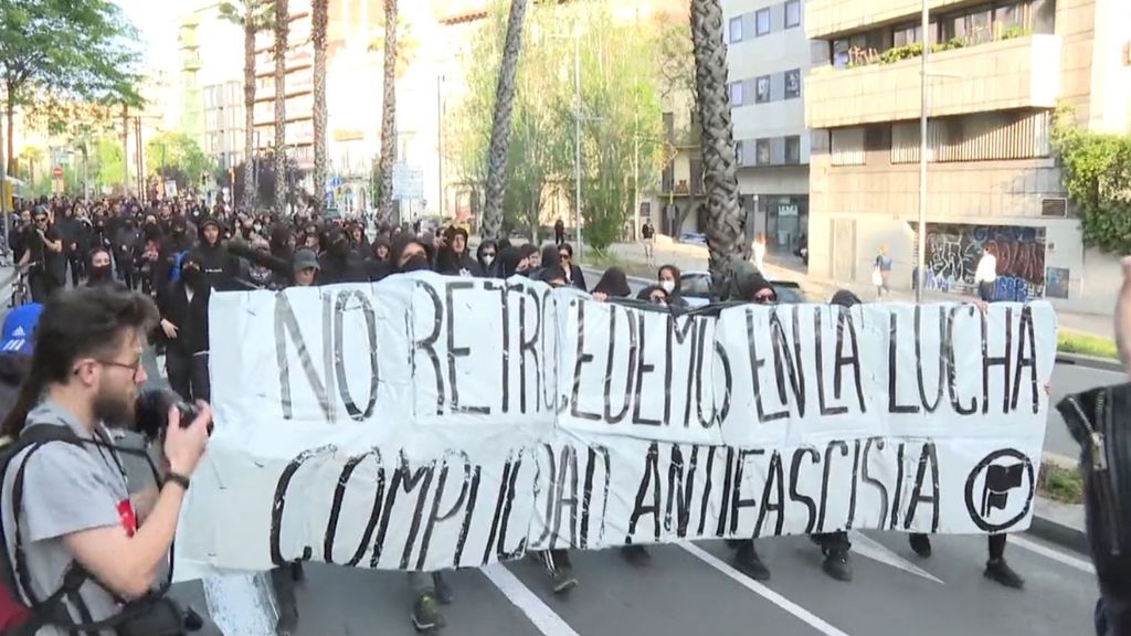Cargas policiales contra los okupas de la plaza Bonanova de Barcelona