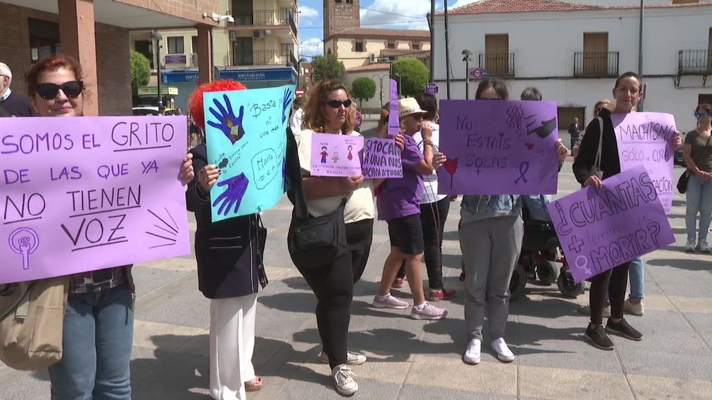 Móstoles llora la muerte de una vecina apuñalada por su pareja